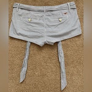 Hollister shorts size 5 (waist 27)